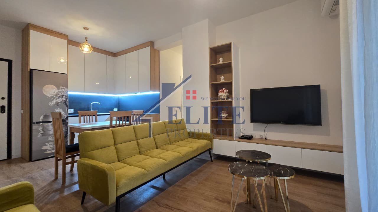 Rruga 5 Maji, prane Concord Center, apartament 1+1 me qira