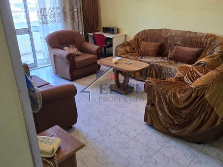 Via Bardhyl, vicino al Liceo “Çajupi”, appartamento 2+1 in vendita