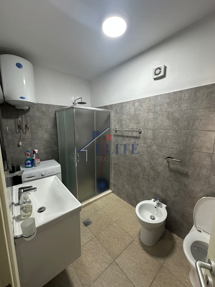 Rruga Mine Peza, prane Prokurosise se Pergjithshme, apartament 1+1 me qira