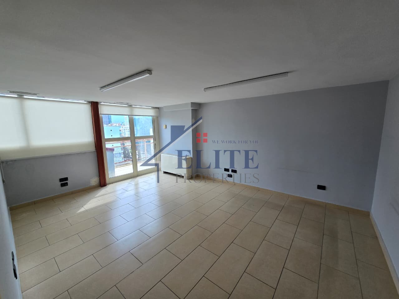 21 Dhjetori, zyrë me qira – pranë Spitalit Gjerman