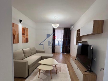 Rruga e Kavajës, pranë Mullirit te Vjeter, apartament 1+1 me qira