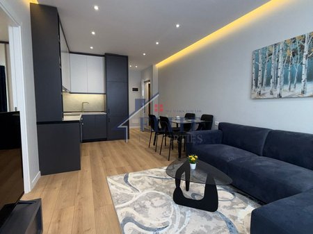 Rruga Myslym Shyri, apartament 1+1 në shitje