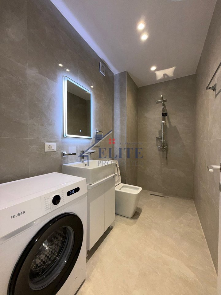 Rruga Myslym Shyri, apartament 1+1 në shitje