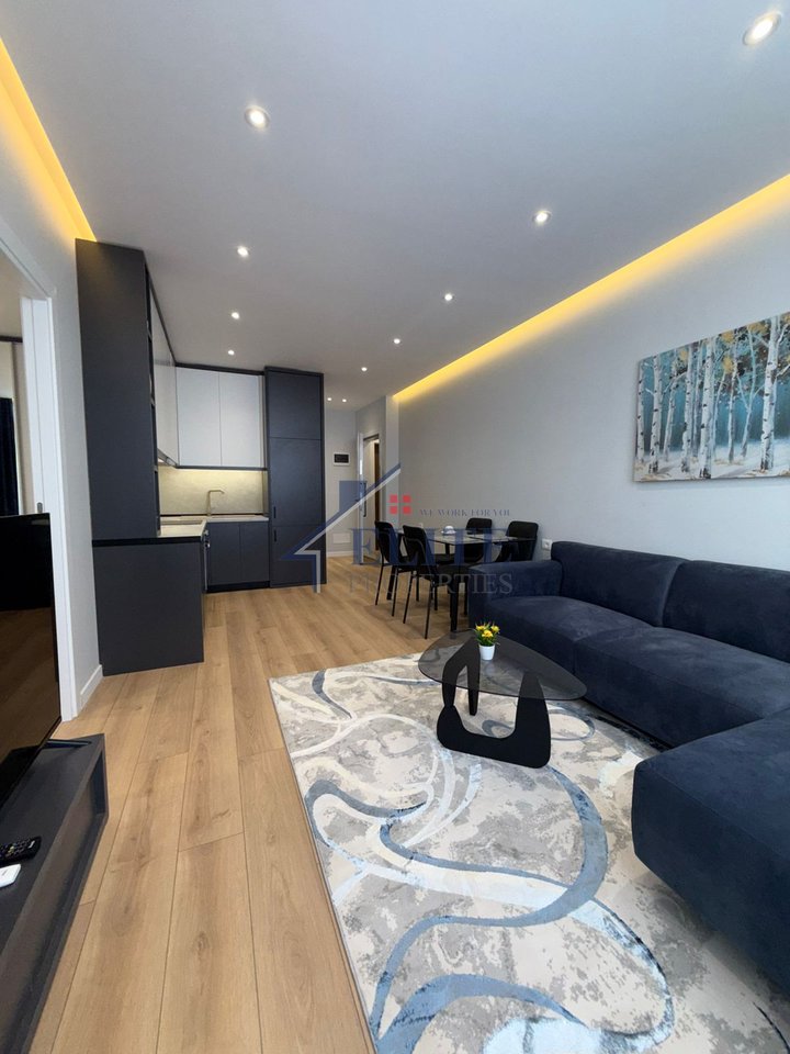 Rruga Myslym Shyri, apartament 1+1 në shitje