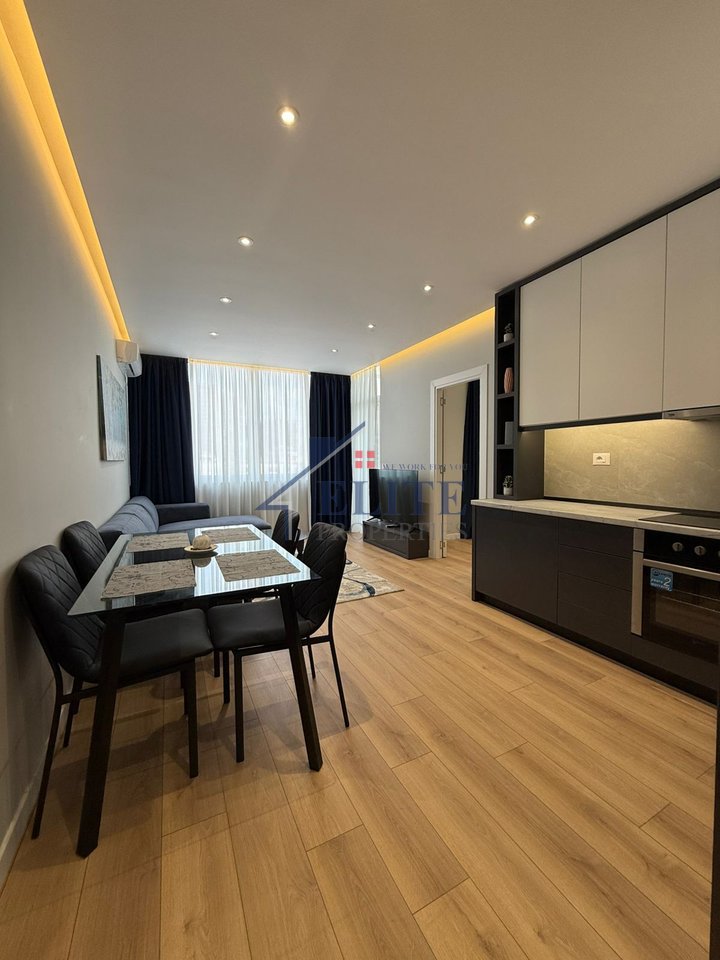 Rruga Myslym Shyri, apartament 1+1 në shitje