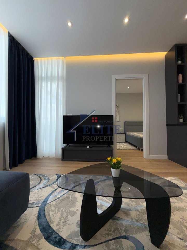 Rruga Myslym Shyri, apartament 1+1 në shitje