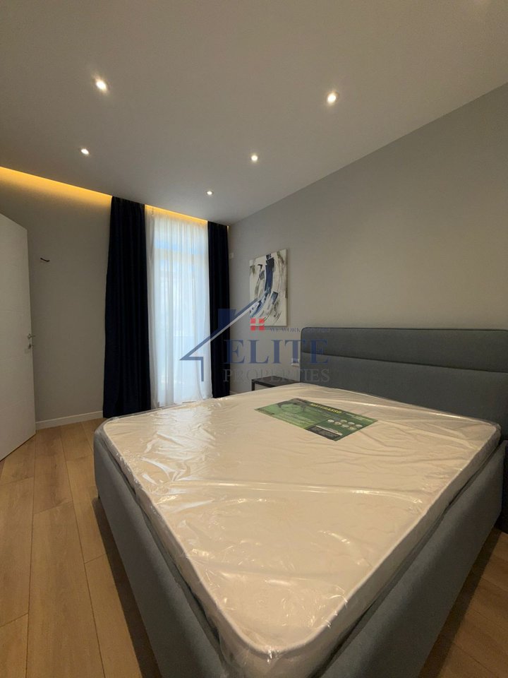 Rruga Myslym Shyri, apartament 1+1 në shitje