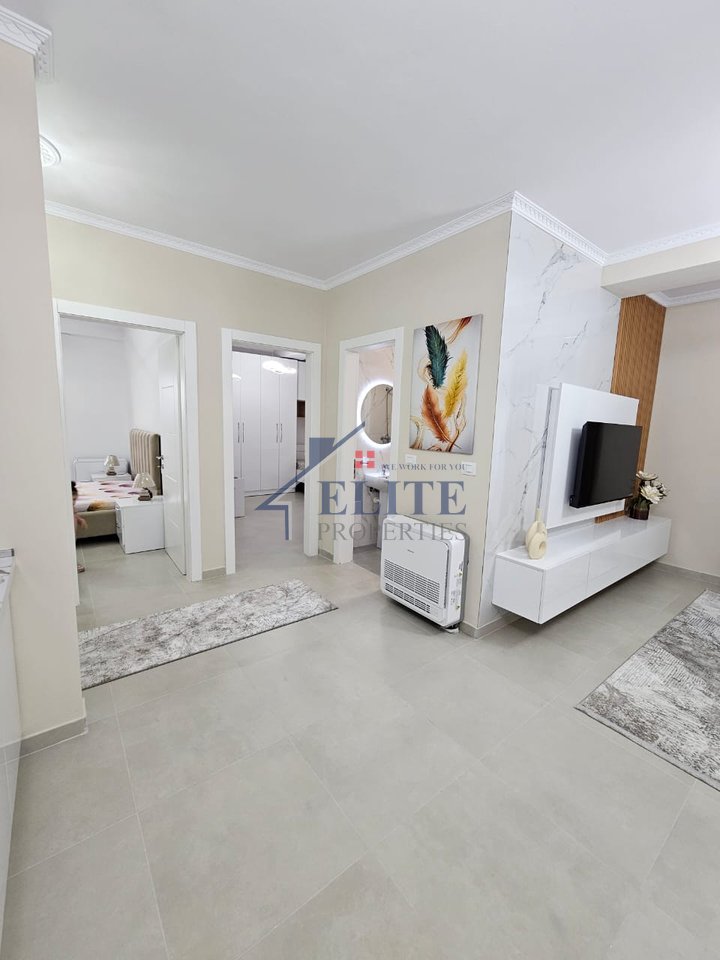 Vila L 2, Astir, apartament 2+1 me qera