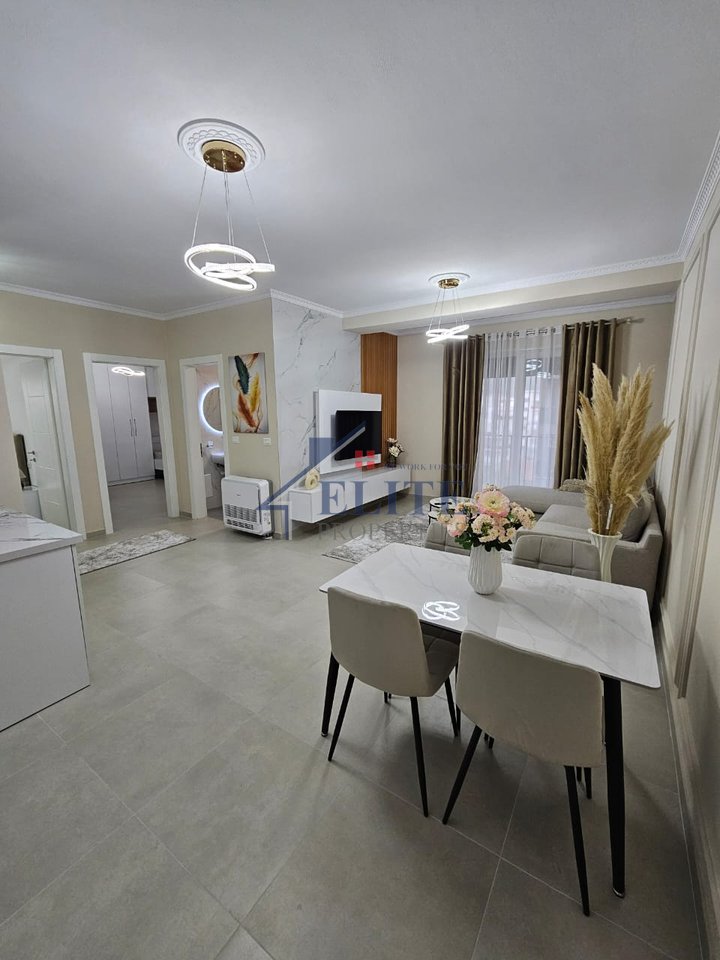 Vila L 2, Astir, apartament 2+1 me qera