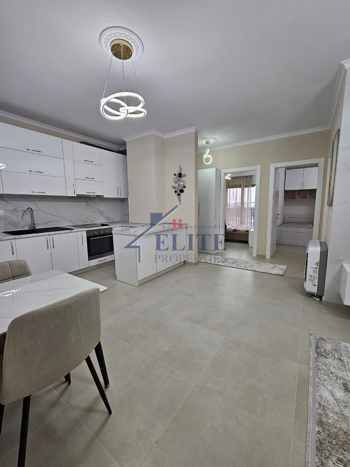 Vila L 2, Astir, apartament 2+1 me qera