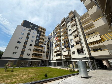 Rruga "Dritan Hoxha", ne kompleksin E-88 , apartament  3+1 në shitje