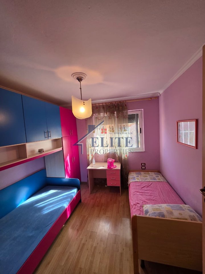 Rruga "Siri Kodra", Brenda Unazës së Vogël apartament 2+1 ne shitje