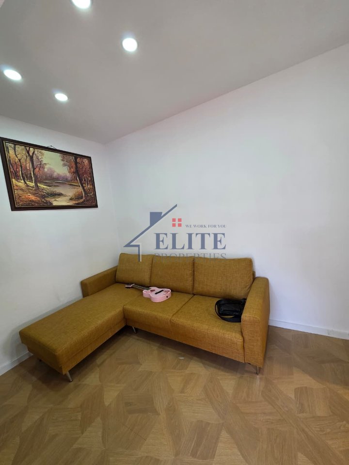 Rruga "Siri Kodra", Brenda Unazës së Vogël apartament 2+1 ne shitje