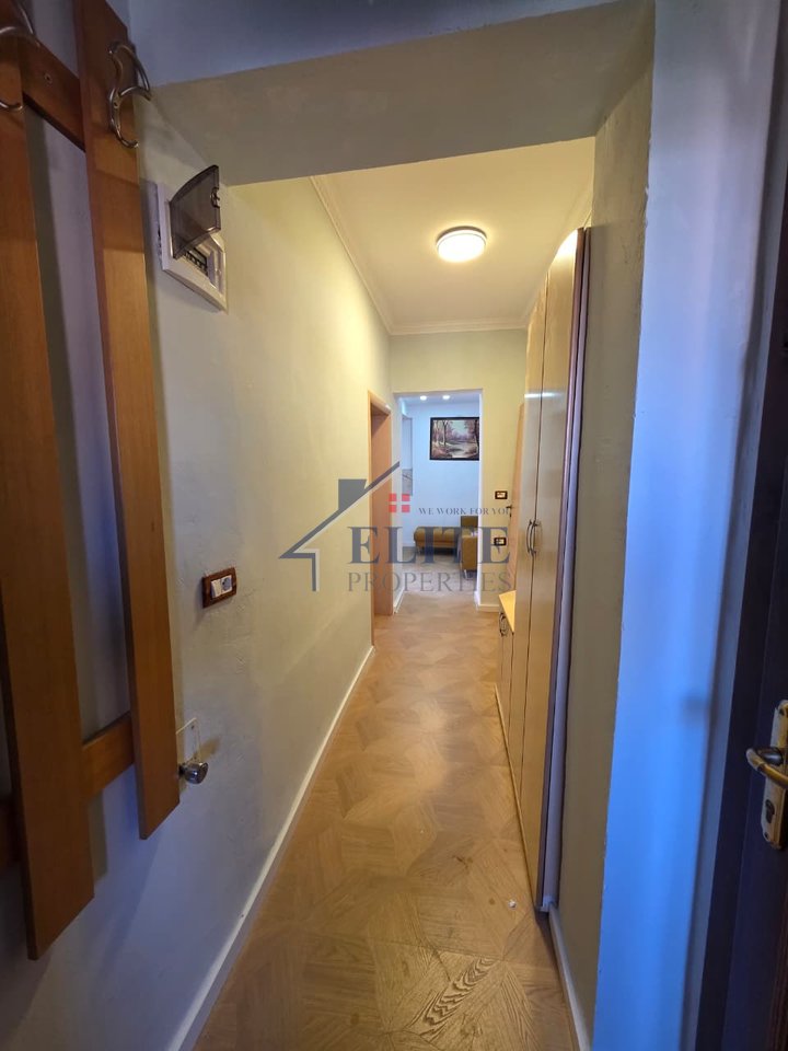 Rruga "Siri Kodra", Brenda Unazës së Vogël apartament 2+1 ne shitje
