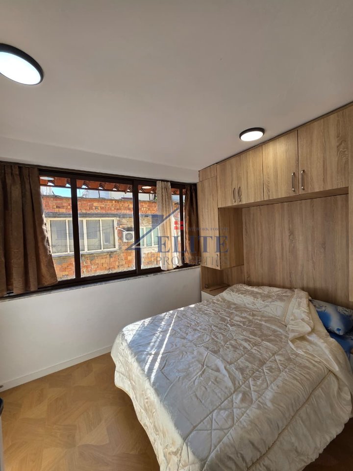 Rruga "Siri Kodra", Brenda Unazës së Vogël apartament 2+1 ne shitje