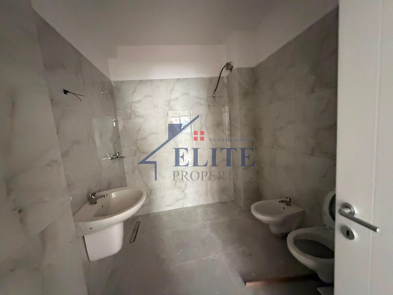 Rruga "Dritan Hoxha", ne kompleksin E-88 , apartament  2+1 në shitje