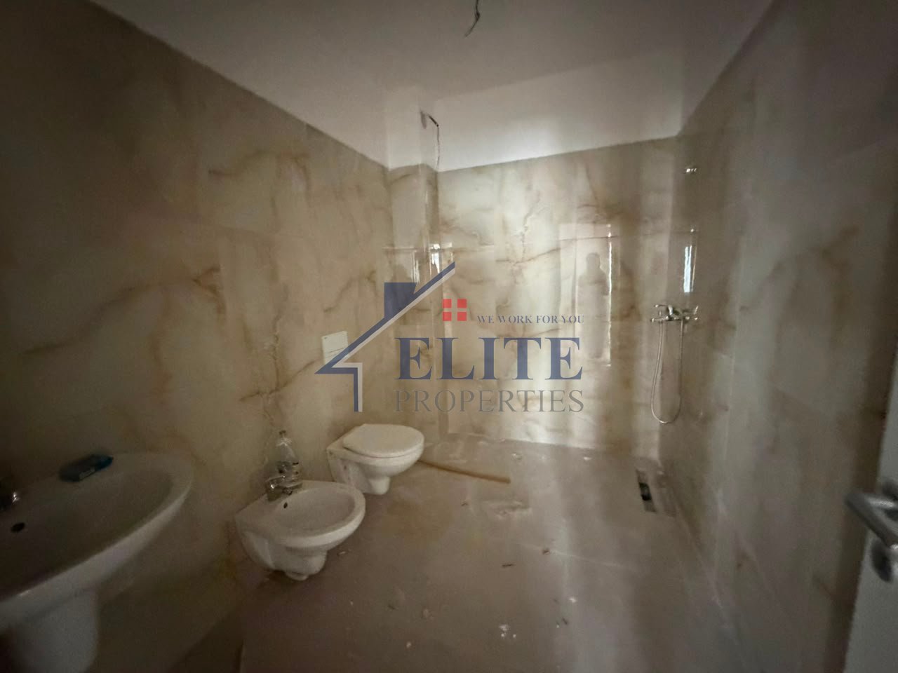 Rruga "Dritan Hoxha", ne kompleksin E-88 , apartament  2+1 në shitje