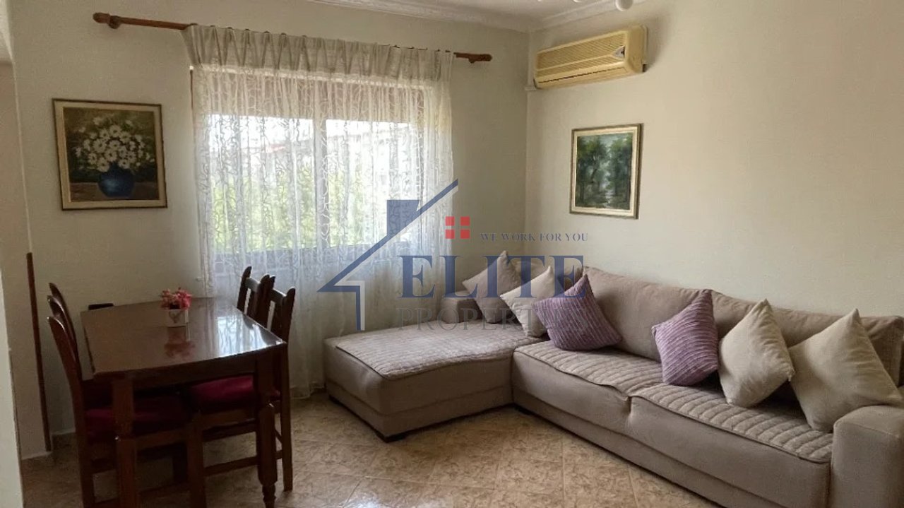 Xhamllik, appartamento 1+1 in affitto