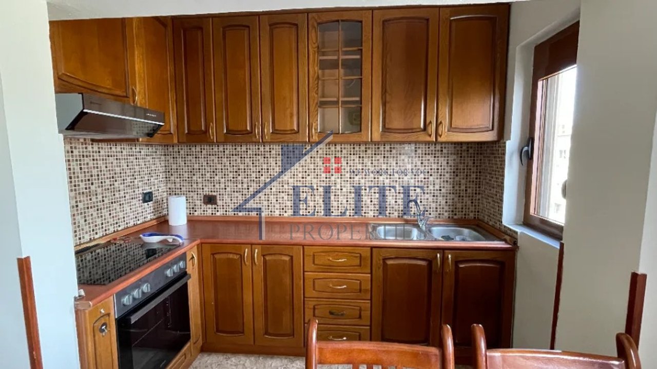 Xhamllik, appartamento 1+1 in affitto
