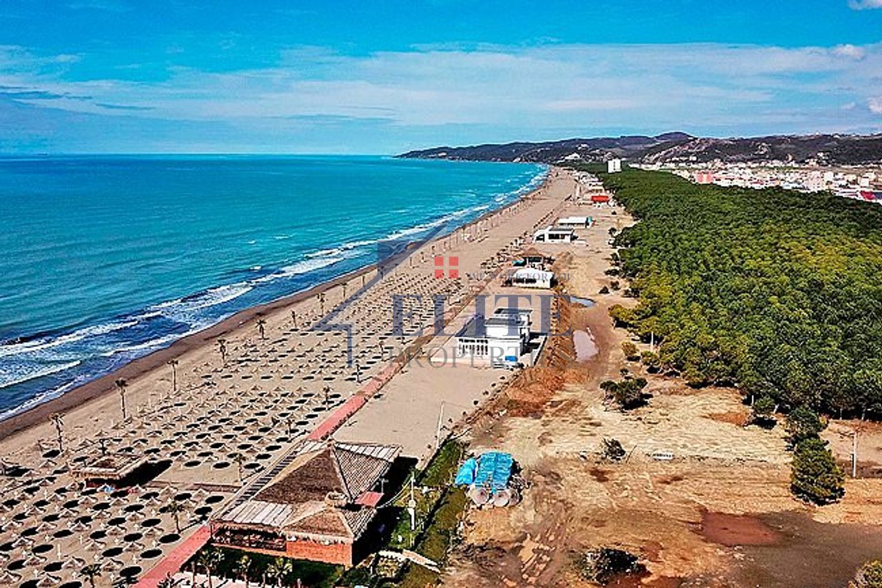 Play, land for sale very close to the sea