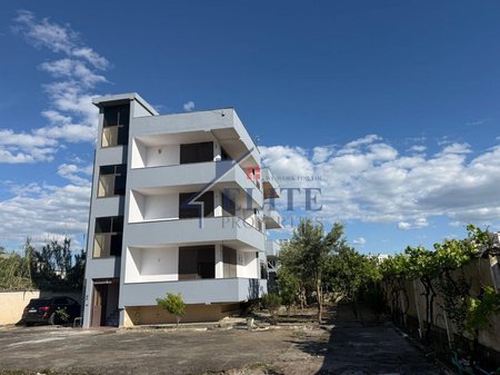 Plazh, Durrës – vilë 3-katëshe në shitje