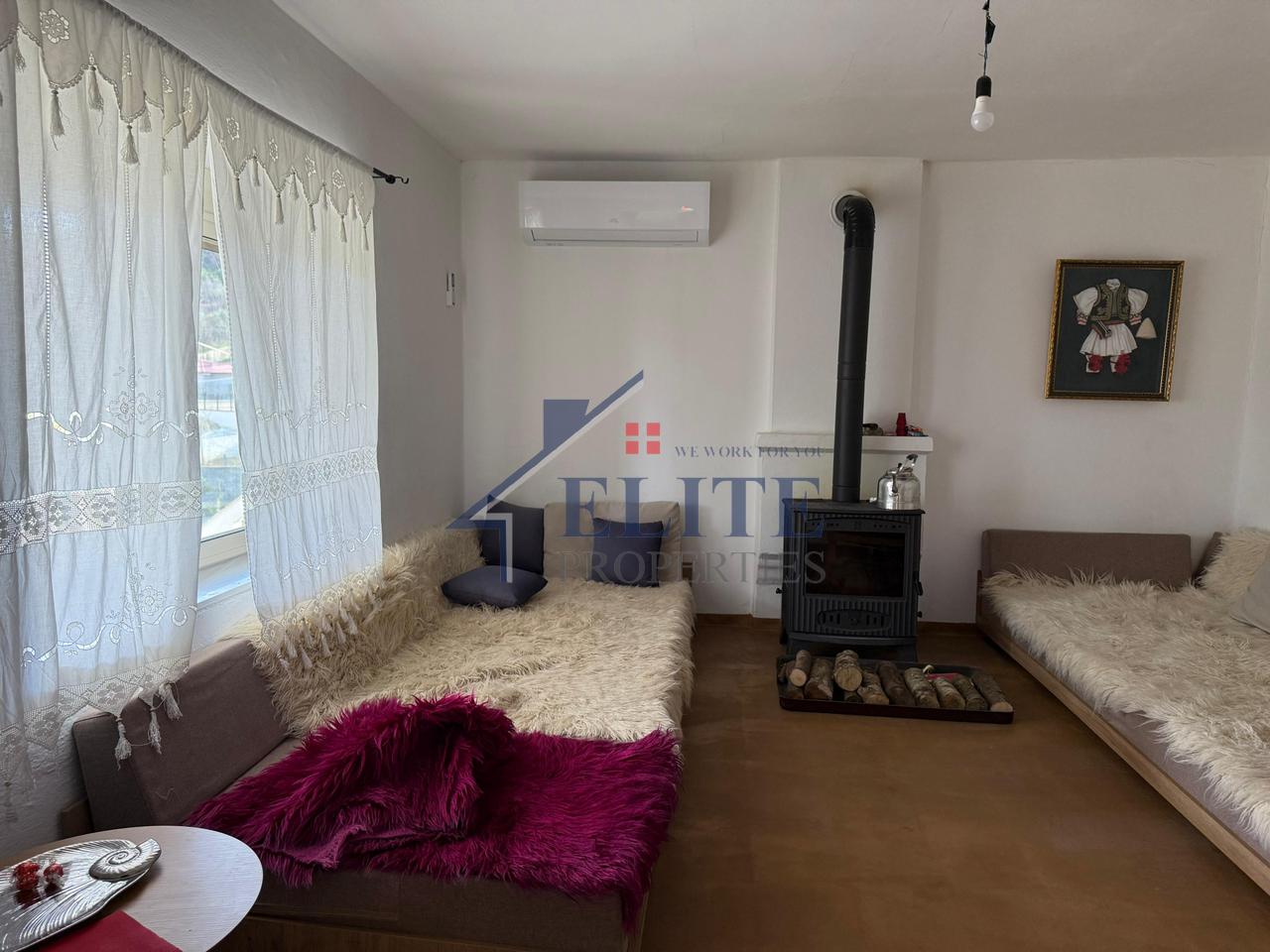 Bërzhitë, shtëpi fshati me qira