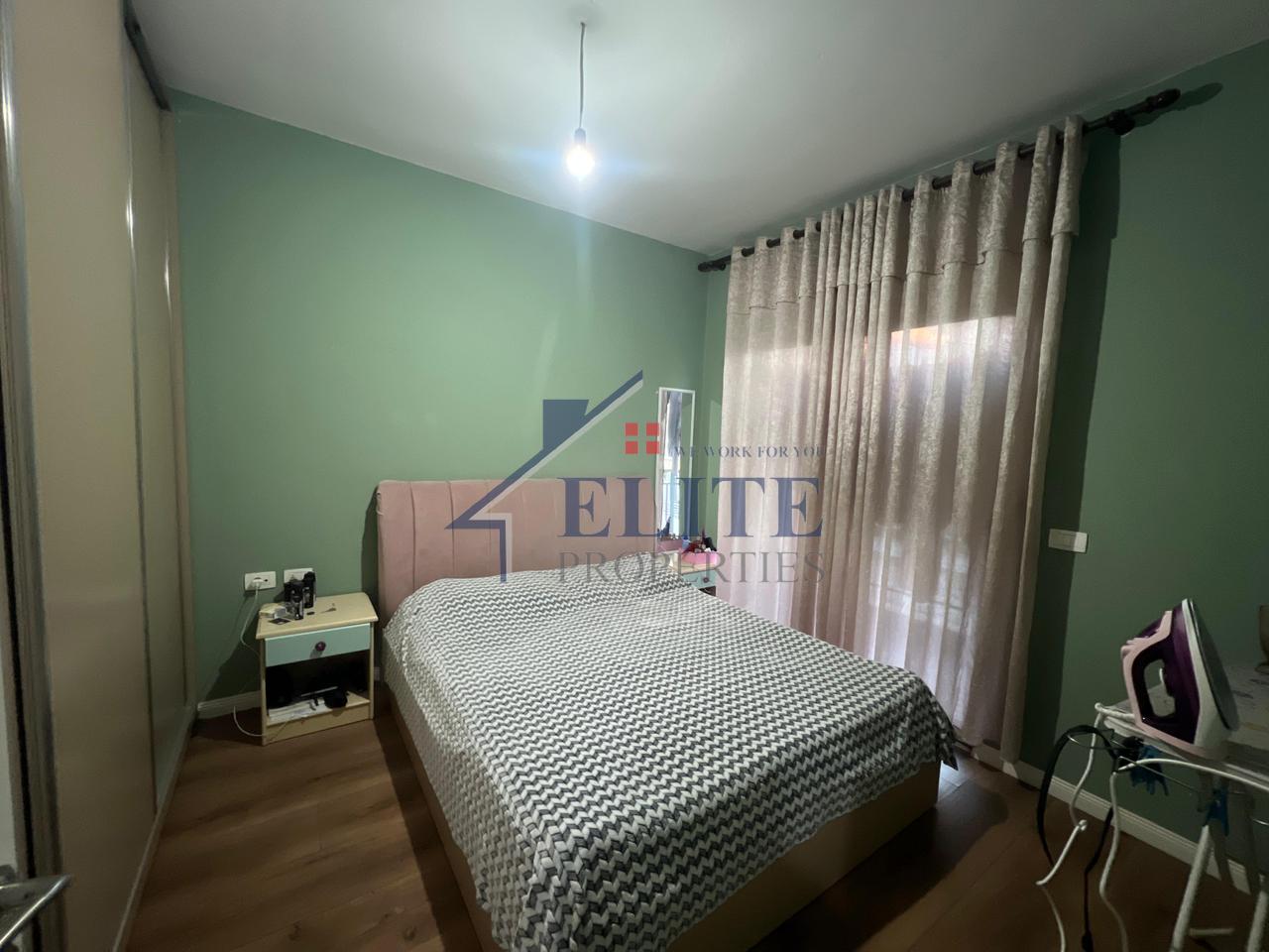 Pallatet Cabej, apartament 1+1 në shitje