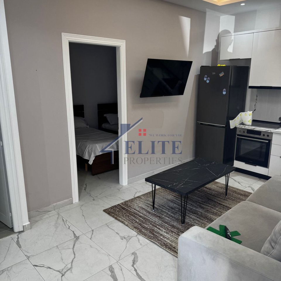 Rruga 5 Maji, prane Concord Center, apartament 1+1 me qira