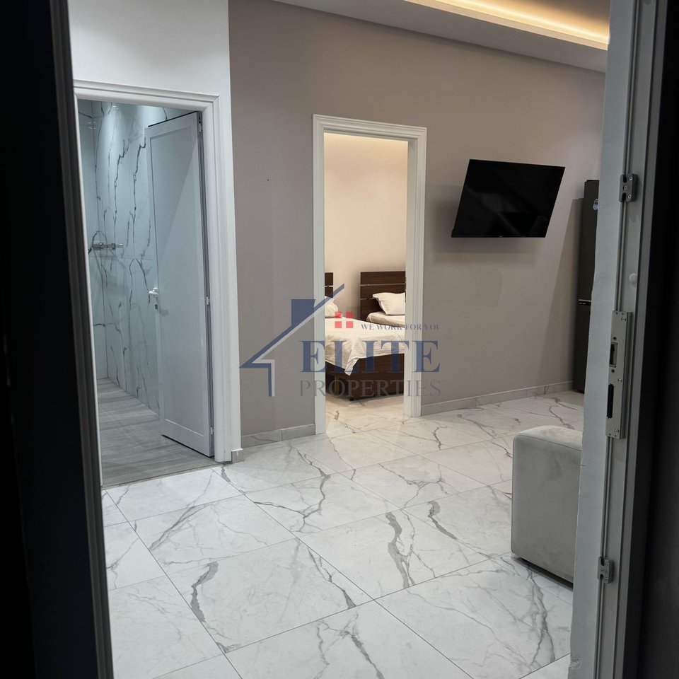 Rruga 5 Maji, prane Concord Center, apartament 1+1 me qira