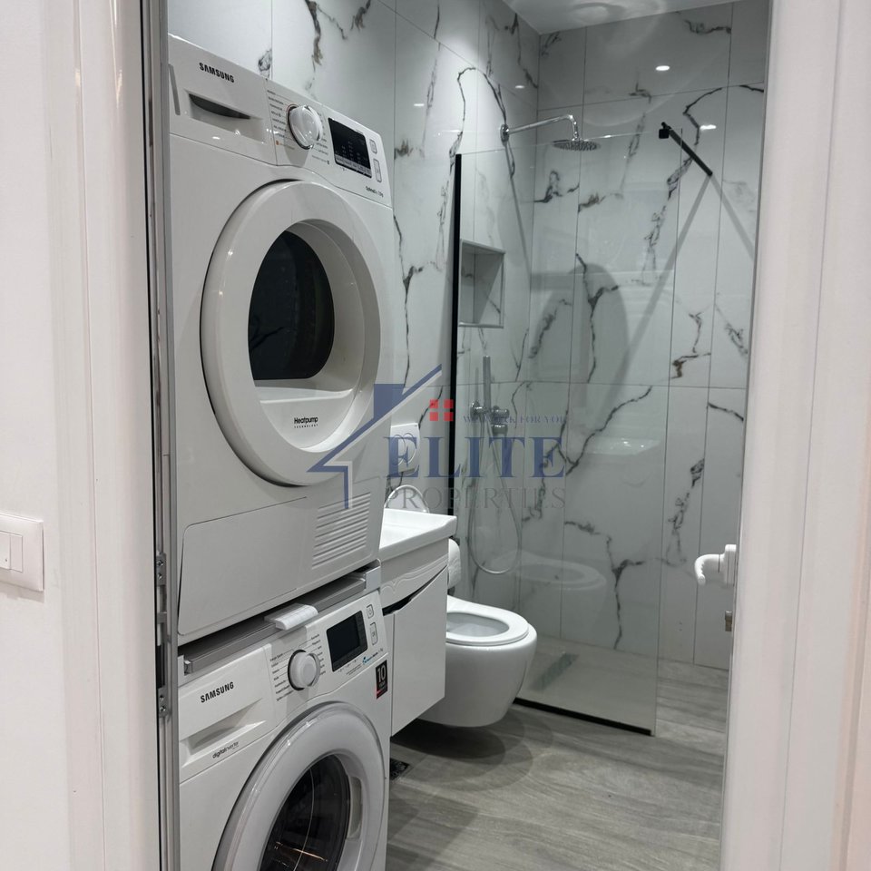 Rruga 5 Maji, prane Concord Center, apartament 1+1 me qira