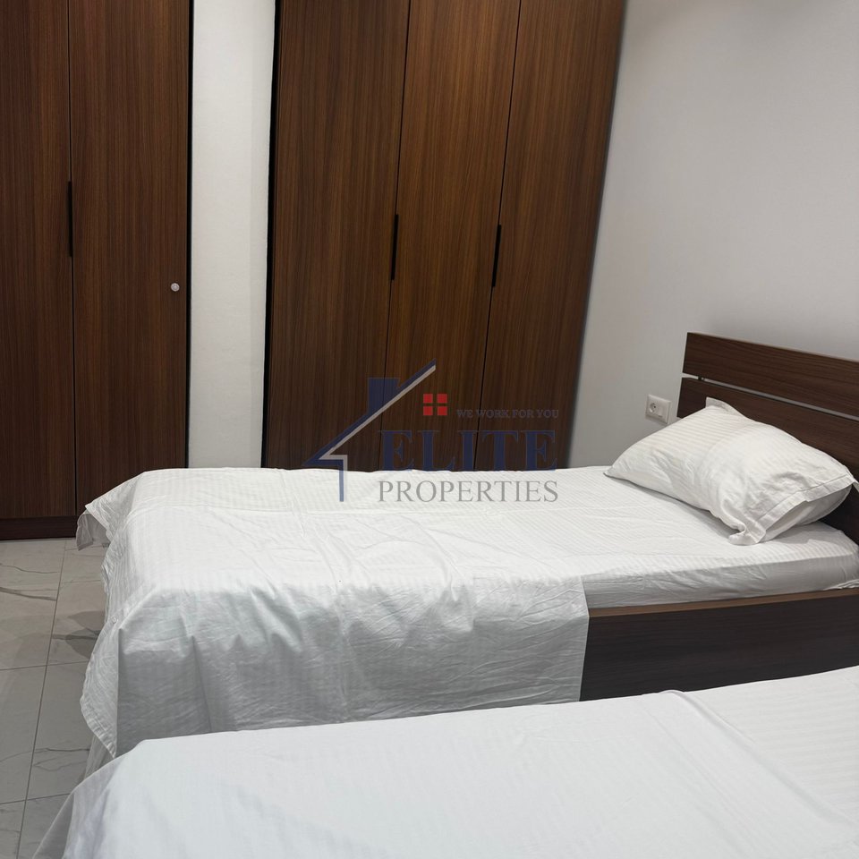 Rruga 5 Maji, prane Concord Center, apartament 1+1 me qira