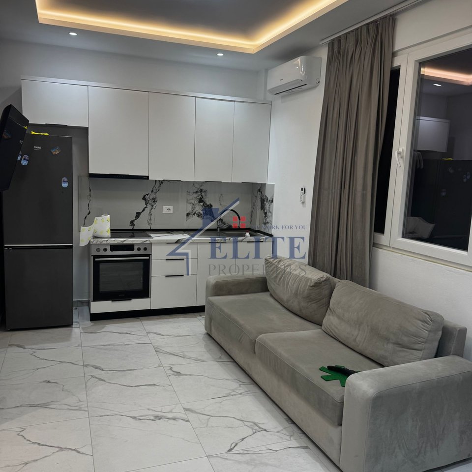 Rruga 5 Maji, prane Concord Center, apartament 1+1 me qira