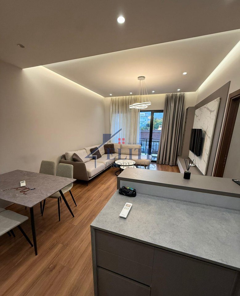Near Pharmacy No. 10, a 2+1+2 apartment is for rent