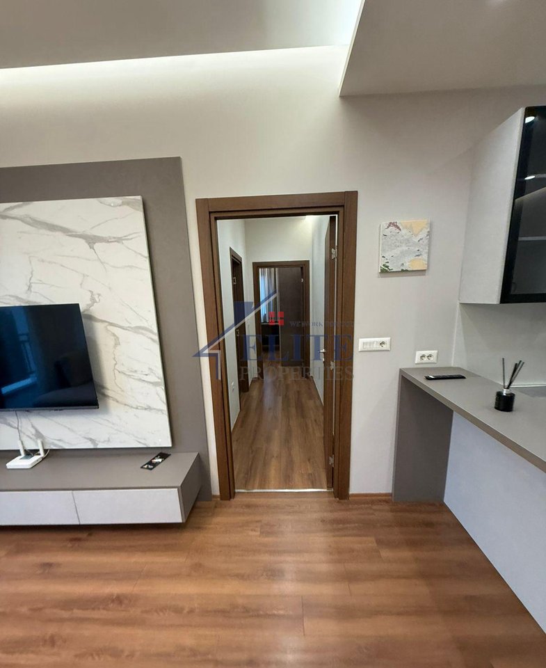 Near Pharmacy No. 10, a 2+1+2 apartment is for rent