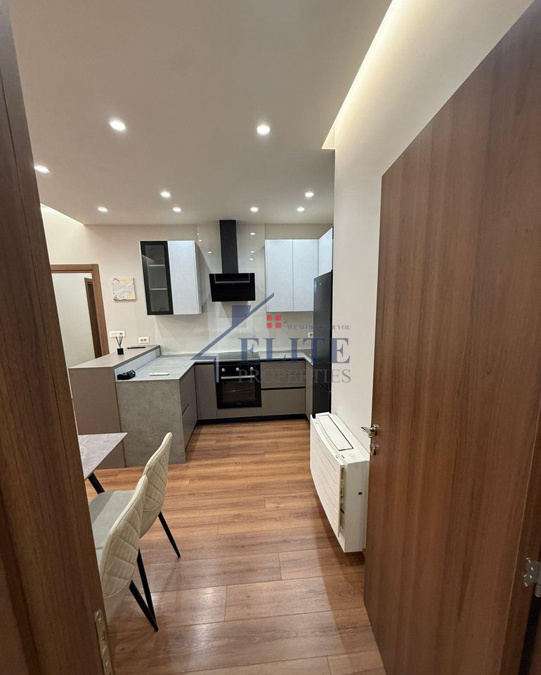 Near Pharmacy No. 10, a 2+1+2 apartment is for rent
