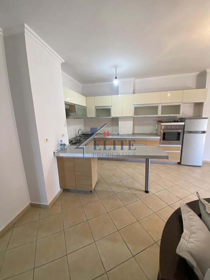 Astir, prane Well, shitet apartament 2+1+verande