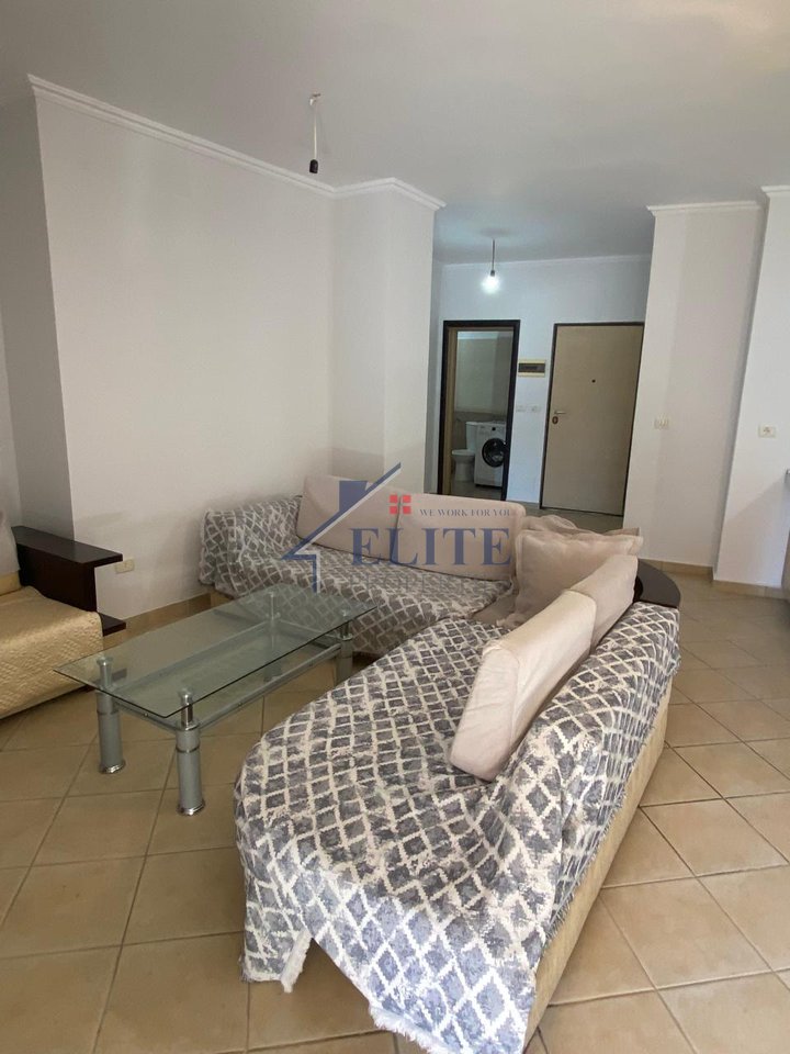 Astir, prane Well, shitet apartament 2+1+verande