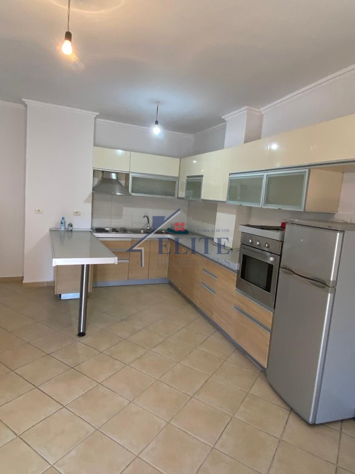 Astir, prane Well, shitet apartament 2+1+verande