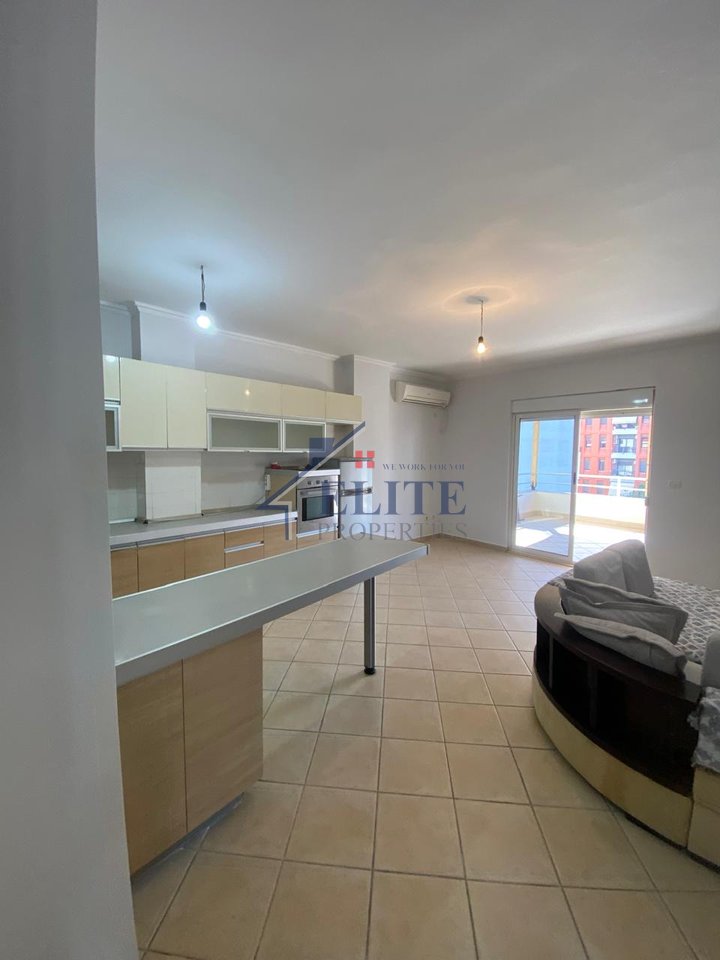 Astir, prane Well, shitet apartament 2+1+verande