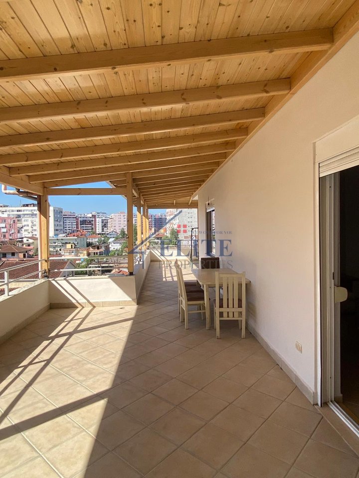 Astir, prane Well, shitet apartament 2+1+verande