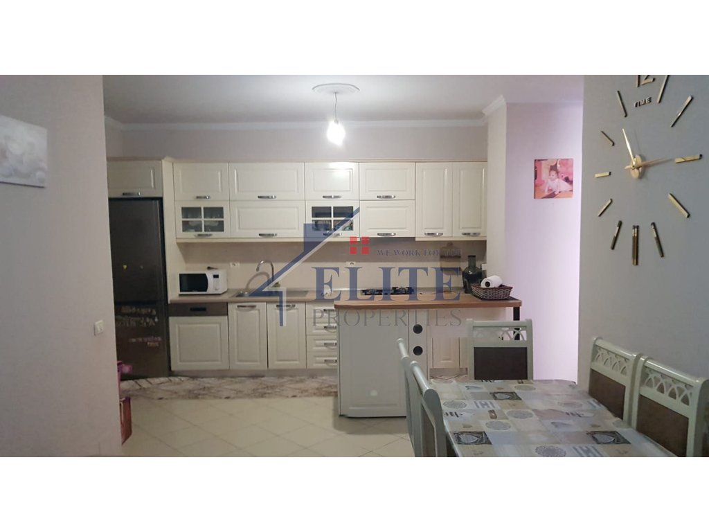Pallatet Cabej rruga Besim Alla, apartament 2+1 me qera