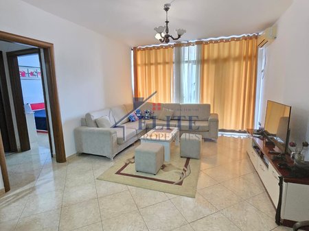 Ish-Parku i Autobusave prane Globe, one bedroom apartment for rent