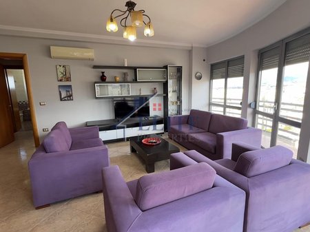 Zogu i Zi, appartamento 2+1+2 a Zogu i Zi