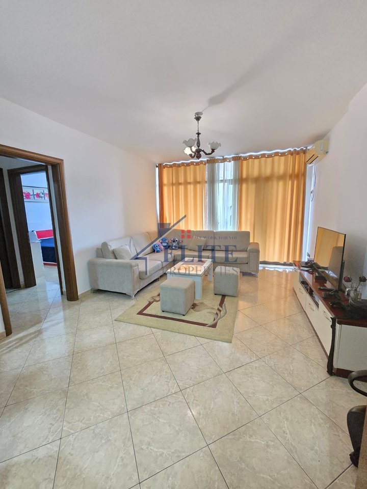 Ish-Parku i Autobusave prane Globe, one bedroom apartment for rent