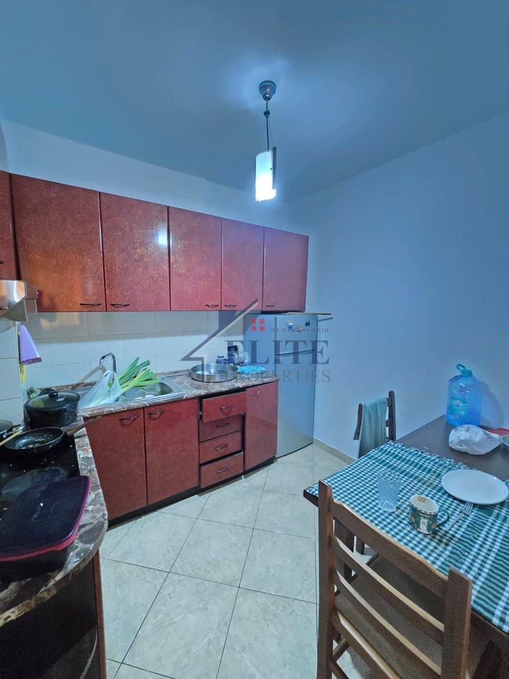 Ish-Parku i Autobusave prane Globe, one bedroom apartment for rent