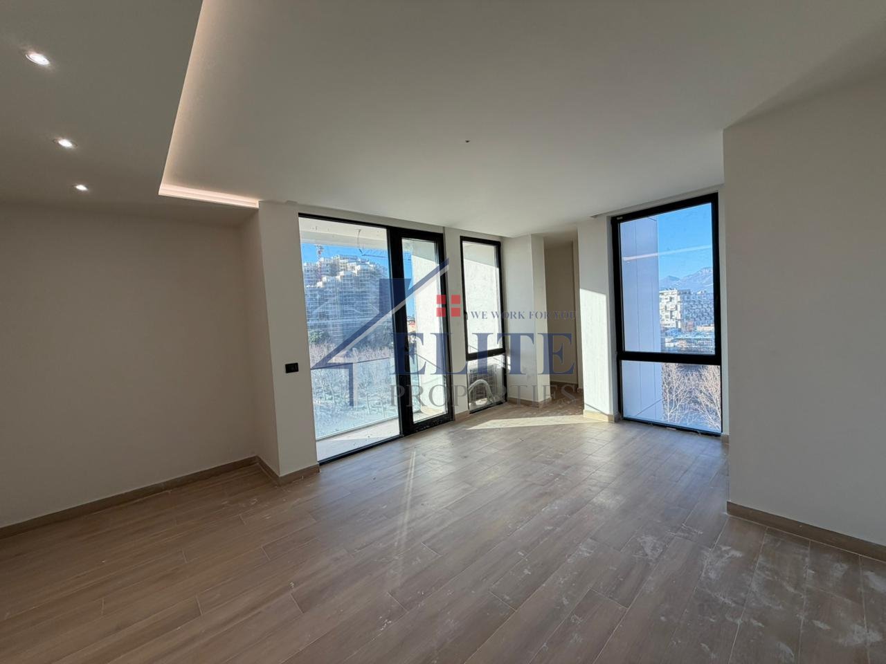 Rruga Dritan Hoxha – Ambiente Zyrash me Qira