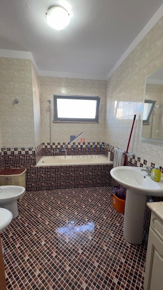 Zogu i Zi, appartamento 2+1+2 a Zogu i Zi