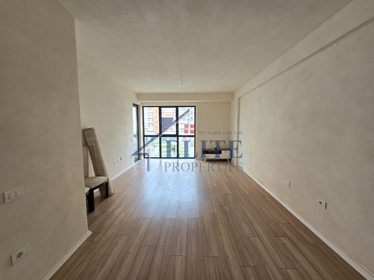 Pranë Vilës L Astir, apartament 1+1 në shitje