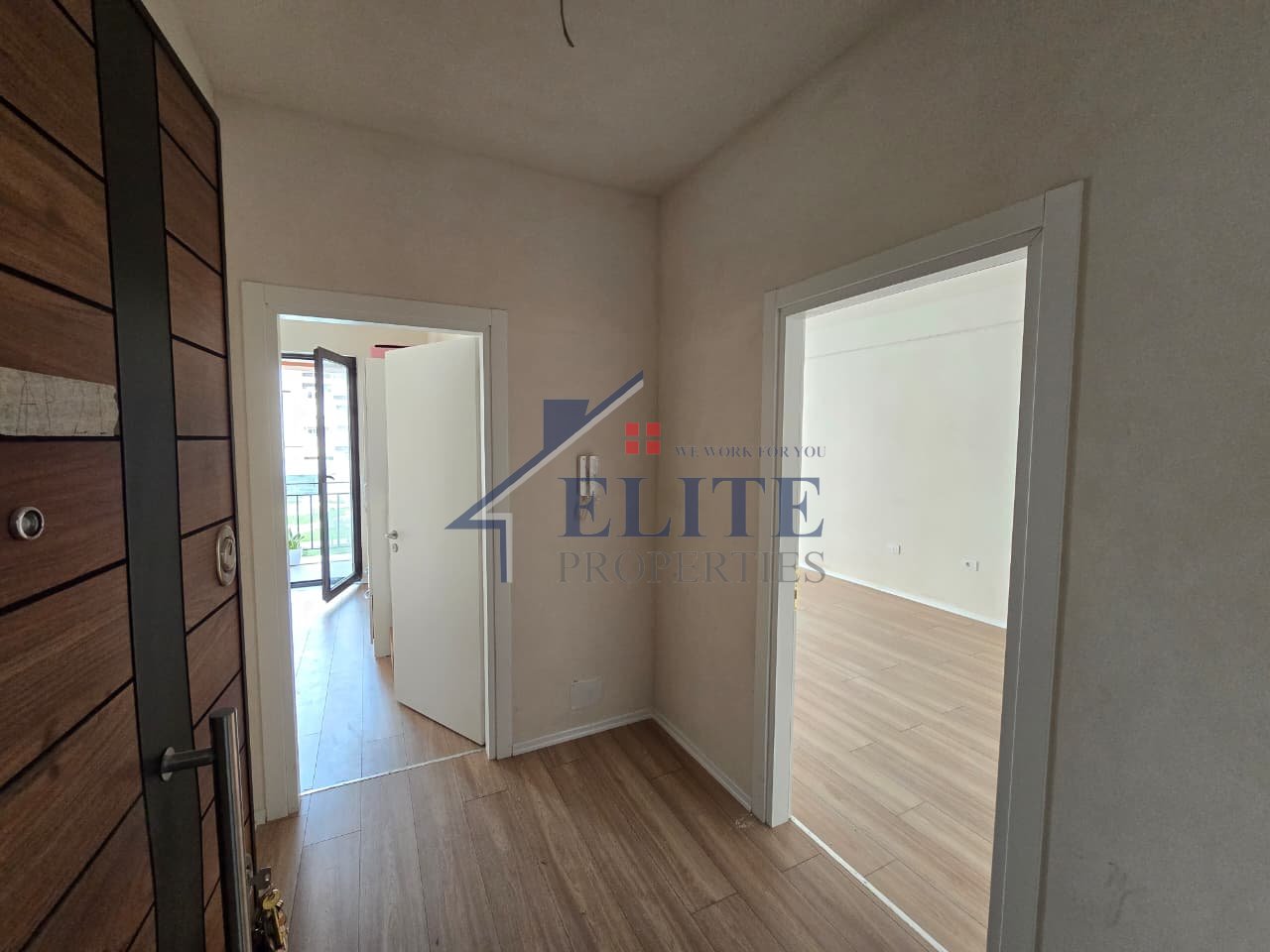 Pranë Vilës L Astir, apartament 1+1 në shitje