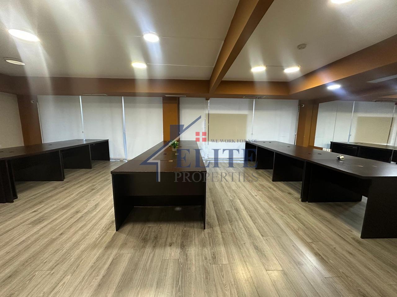 Rr. Sami Frashëri, pranë Gjimnazit Petro Nini Luarasi, zyrë me qira